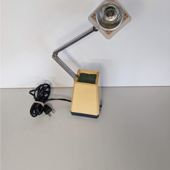 Vintage Mid-Century Windsor Pyramid Folding Desk Lamp MCM Lamp Retro Look - Picture 3 of 5